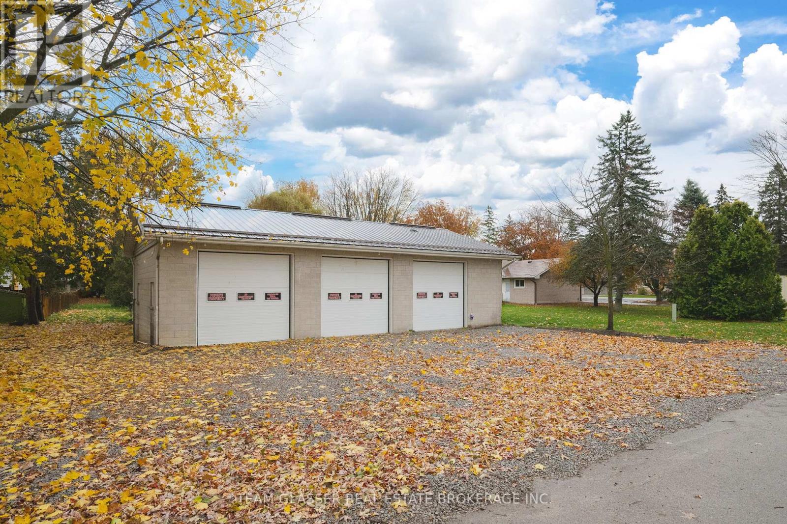 Single Family House Bungalow for Sale in  CENTRE STREET North Middlesex (Parkhill) 