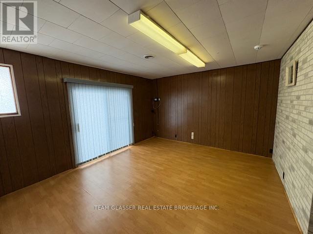 Single Family House Bungalow for Sale in  CENTRE STREET North Middlesex (Parkhill) 