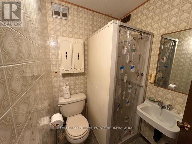 Single Family House Bungalow for Sale in  CENTRE STREET North Middlesex (Parkhill) 