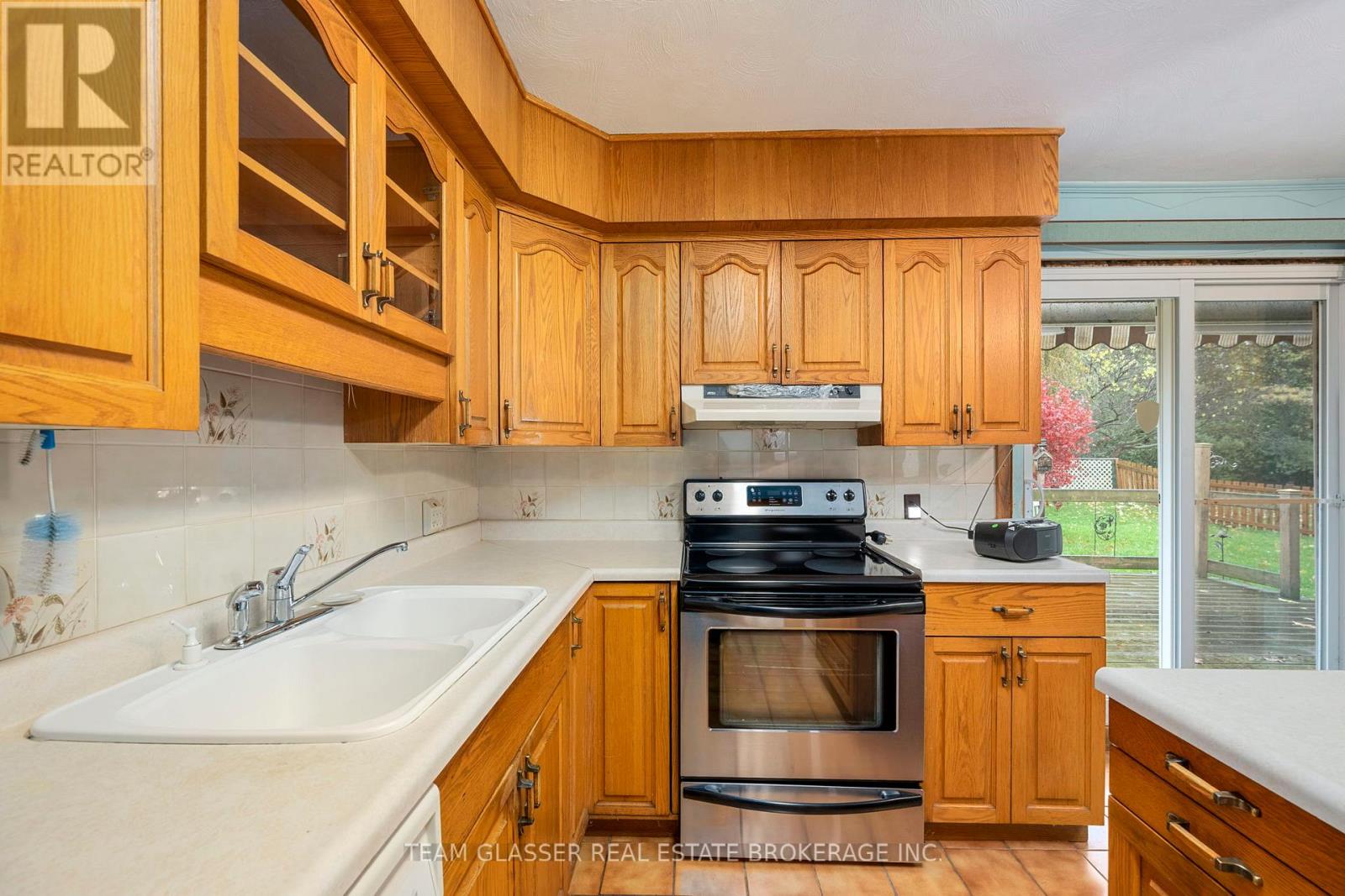 Single Family House Bungalow for Sale in  CENTRE STREET North Middlesex (Parkhill) 