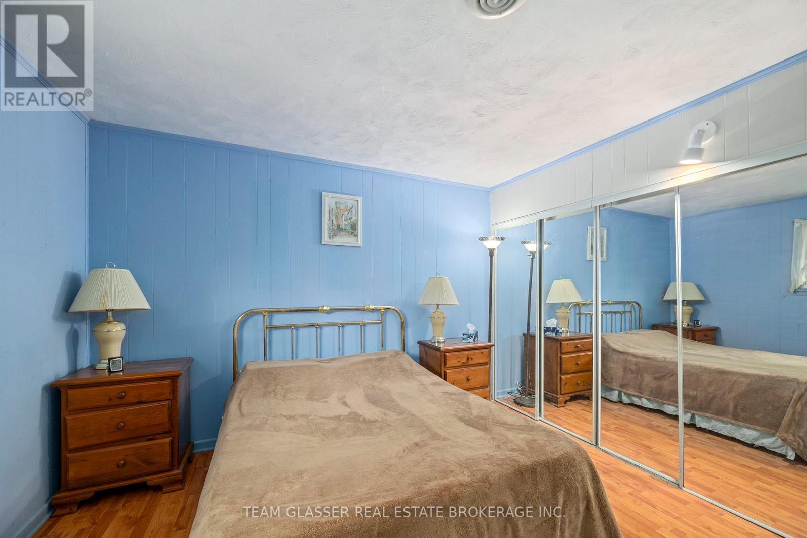 Single Family House Bungalow for Sale in  CENTRE STREET North Middlesex (Parkhill) 