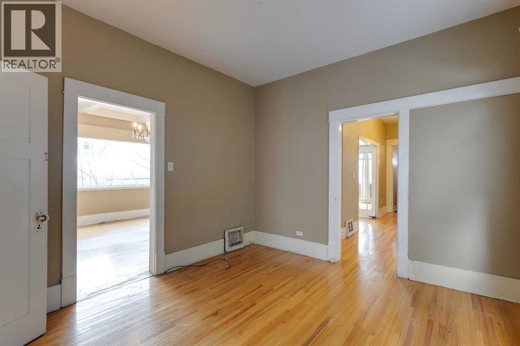 Single Family House for Sale in   Street SW Elbow Park Calgary 