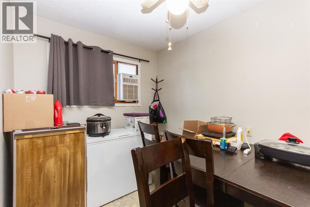 Single Family House 4 Level for Sale in  Gibson Close Glendale Red Deer 