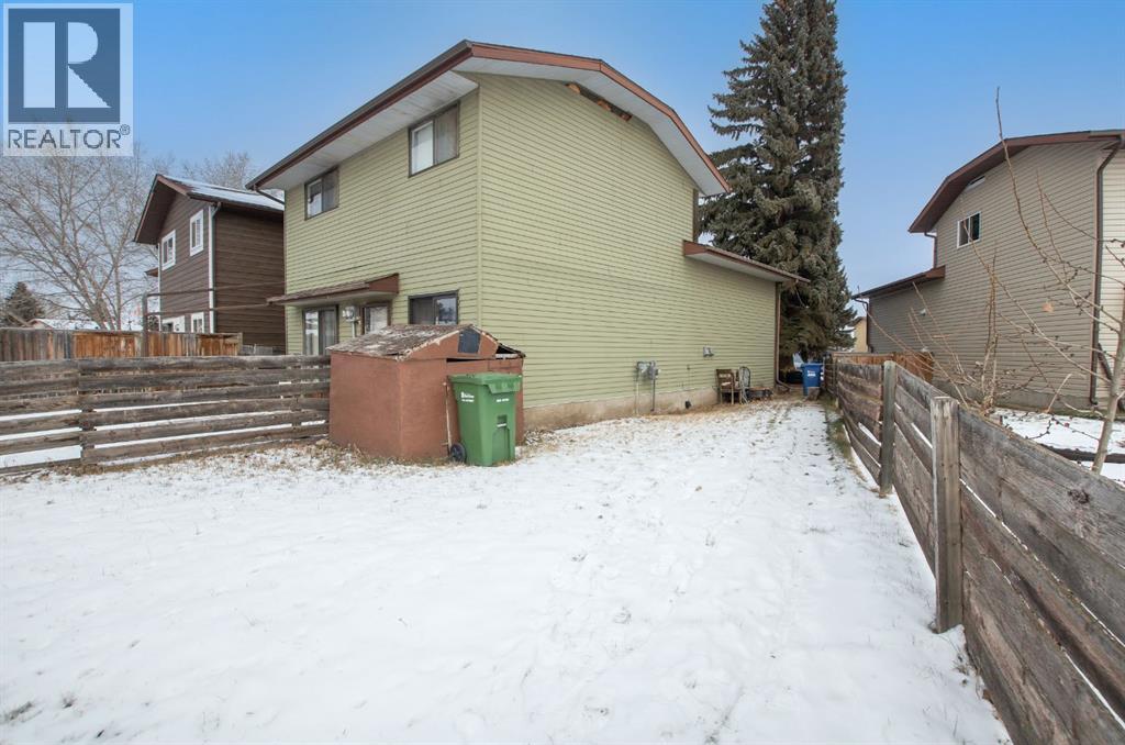 Single Family House 4 Level for Sale in  Gibson Close Glendale Red Deer 