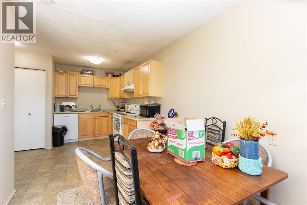 Single Family House 4 Level for Sale in  Gibson Close Glendale Red Deer 