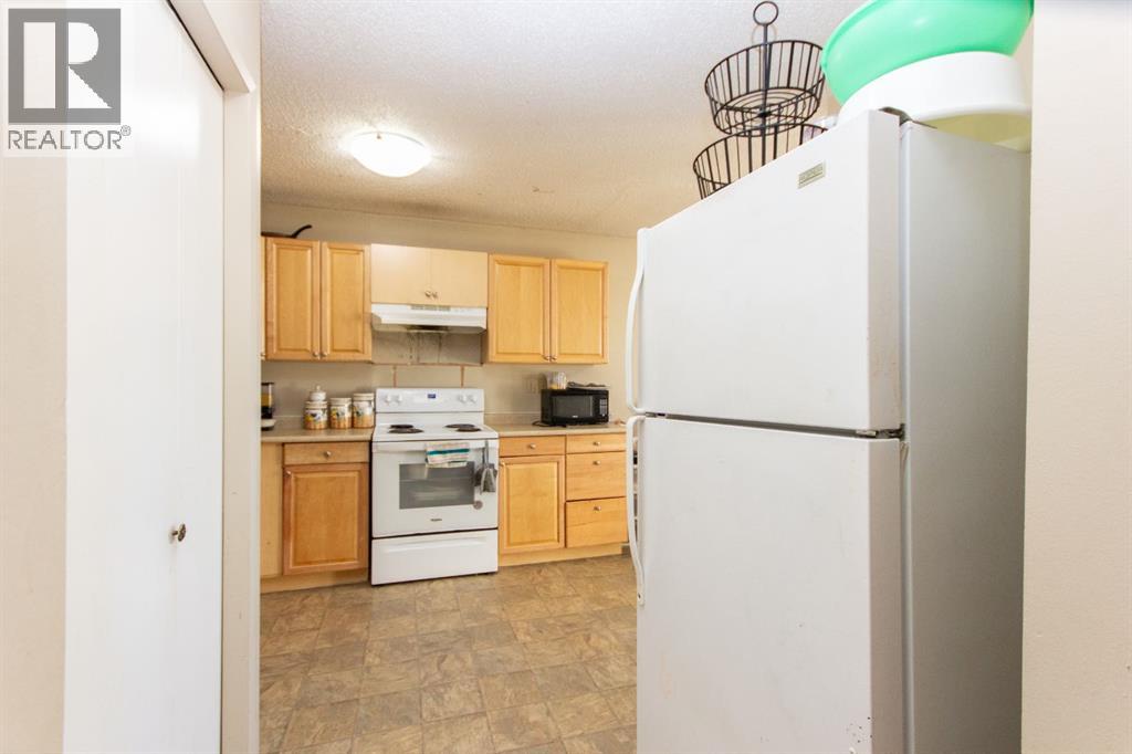 Single Family House 4 Level for Sale in  Gibson Close Glendale Red Deer 