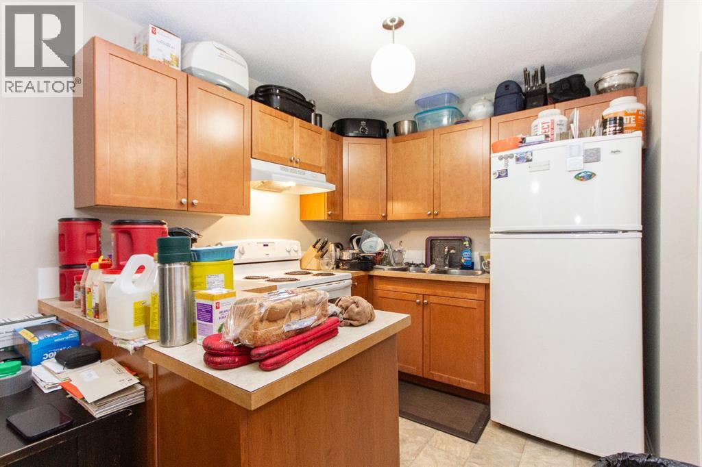 Single Family House 4 Level for Sale in  Gibson Close Glendale Red Deer 