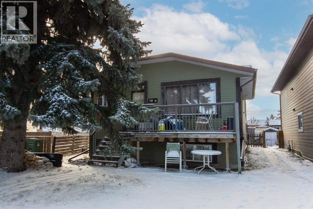 Single Family House 4 Level for Sale in  Gibson Close Glendale Red Deer 