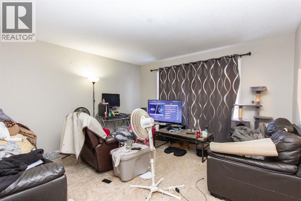 Single Family House 4 Level for Sale in  Gibson Close Glendale Red Deer 