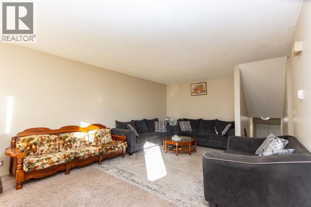 Single Family House 4 Level for Sale in  Gibson Close Glendale Red Deer 