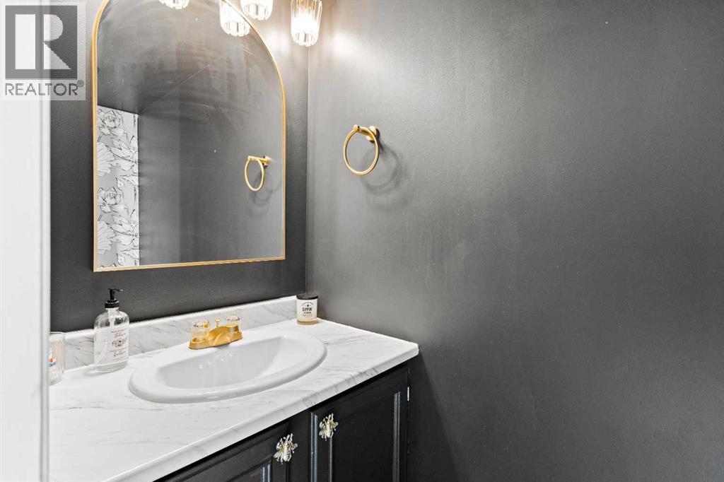 Single Family House for Sale in    Avenue NE Crescent Heights Calgary 