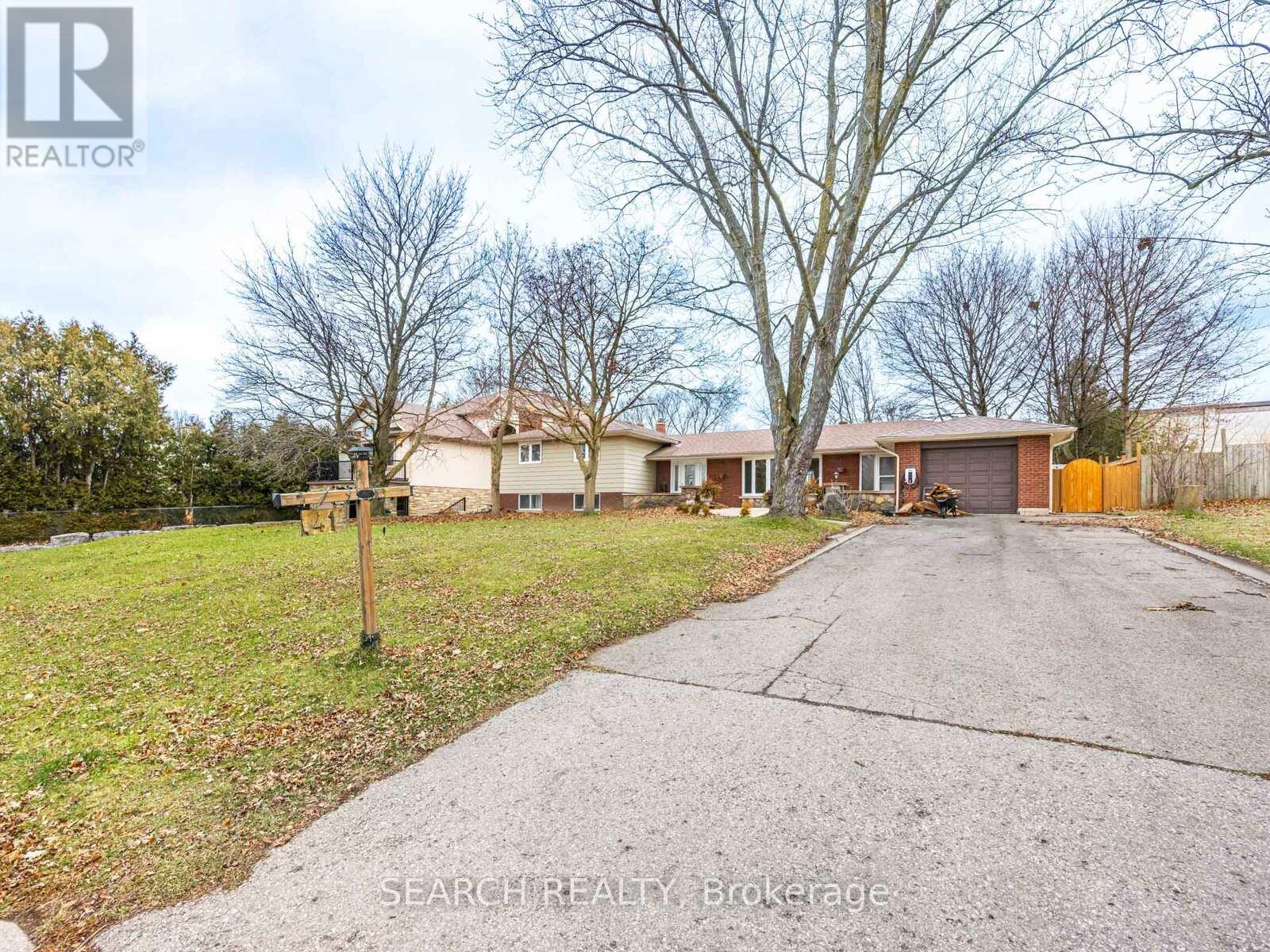 41 HAMILTON DRIVE - 3