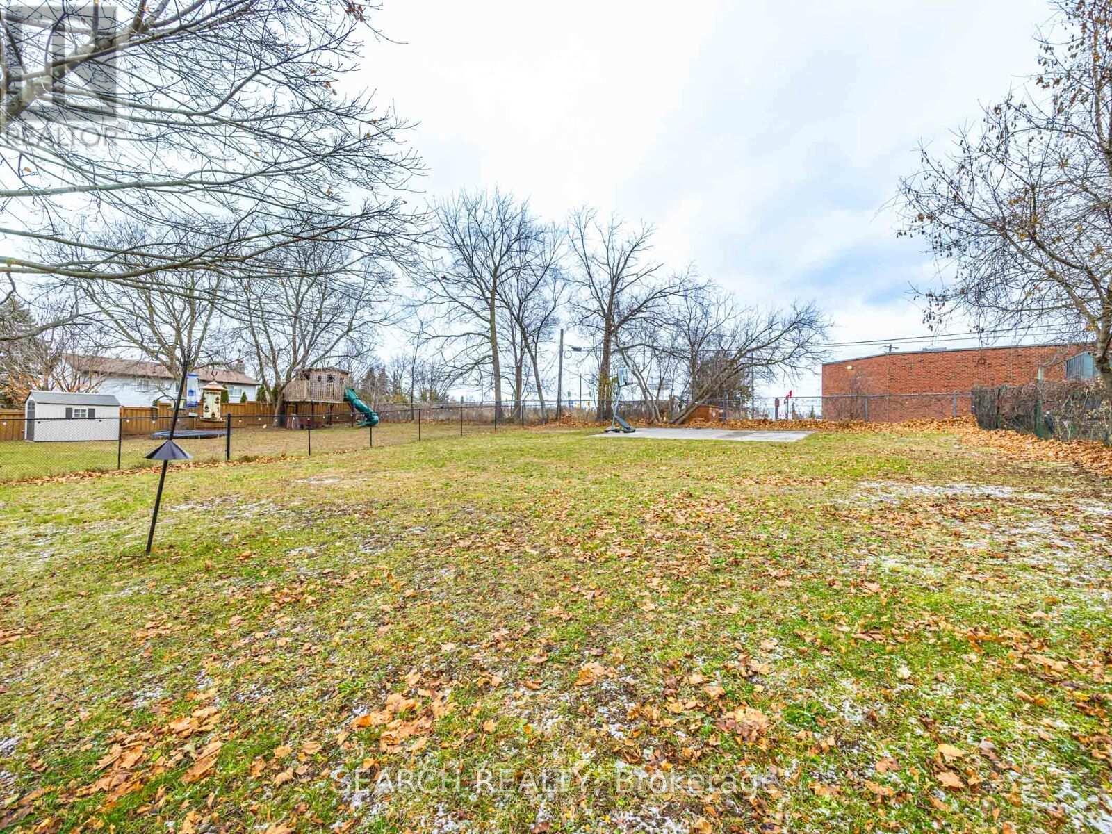 41 HAMILTON DRIVE - 35