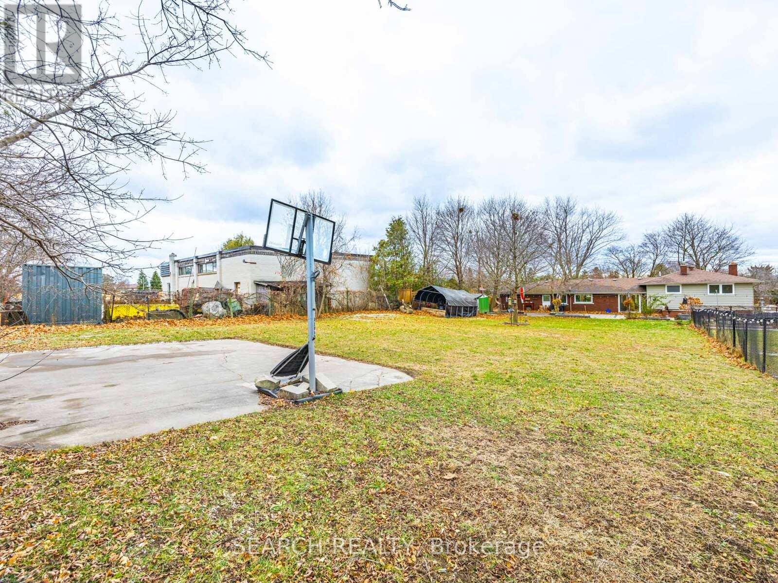 41 HAMILTON DRIVE - 36