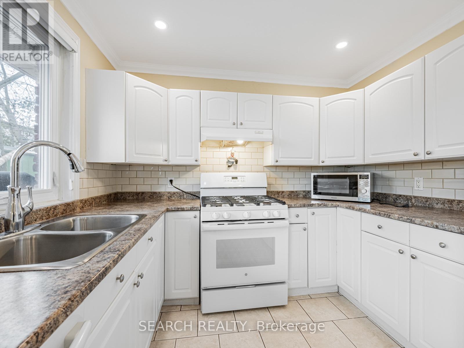 41 HAMILTON DRIVE - 16