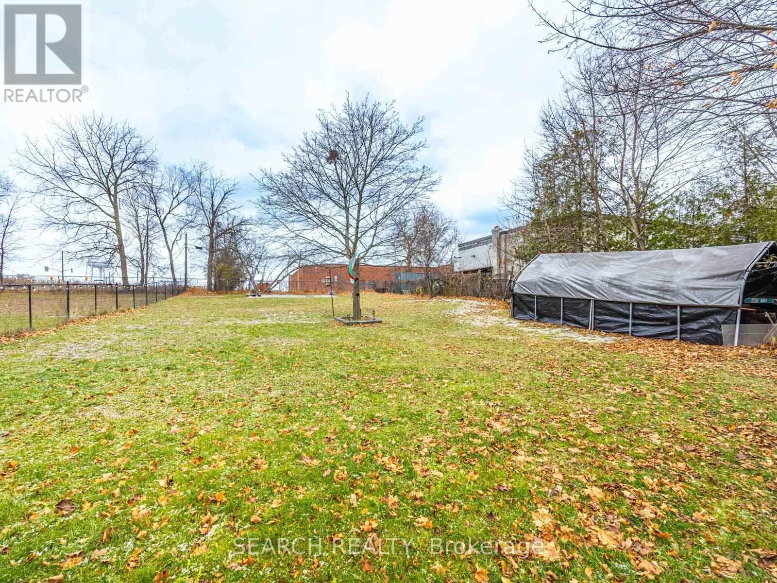 41 HAMILTON DRIVE - 33