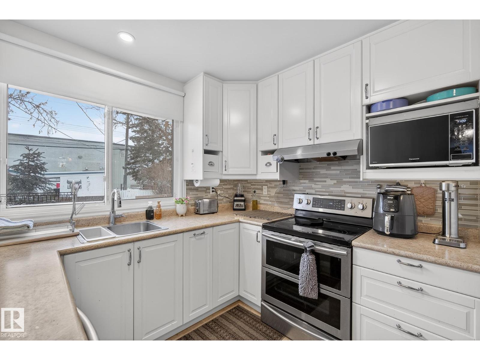 6819 83 AV NW, Edmonton