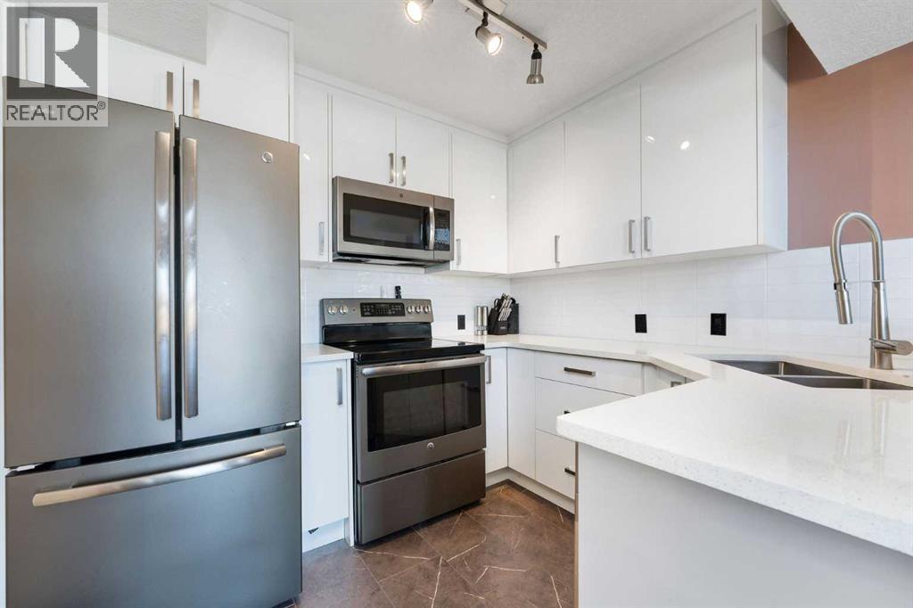 Single Family House Loft for Sale in    Avenue SW Sunalta Calgary 