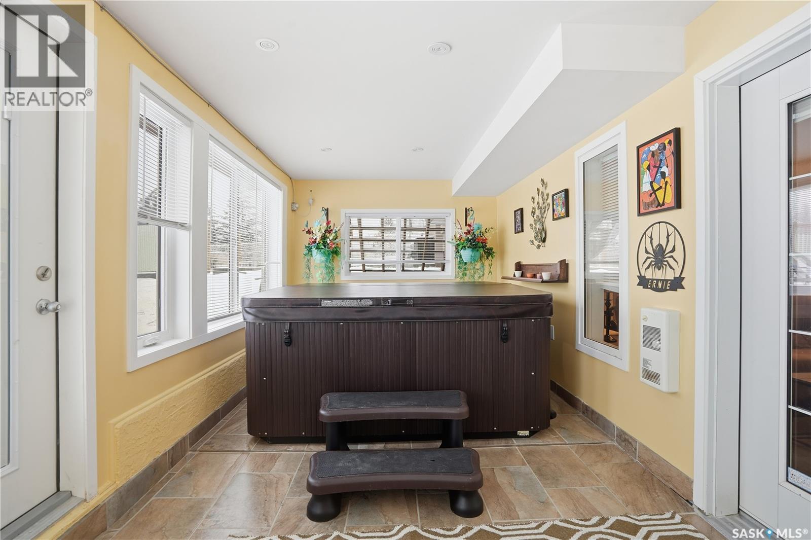 Single Family House 2 Level for Sale in  Wimbledon BAY Regina 