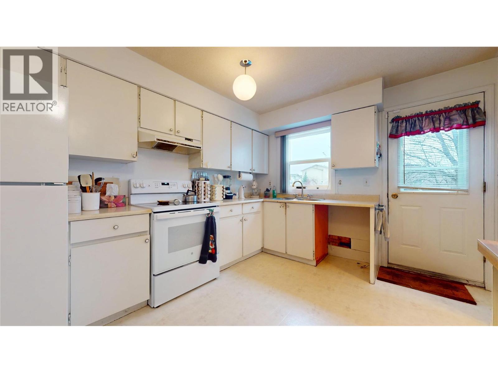 2200 Kokanee Drive N, Cranbrook