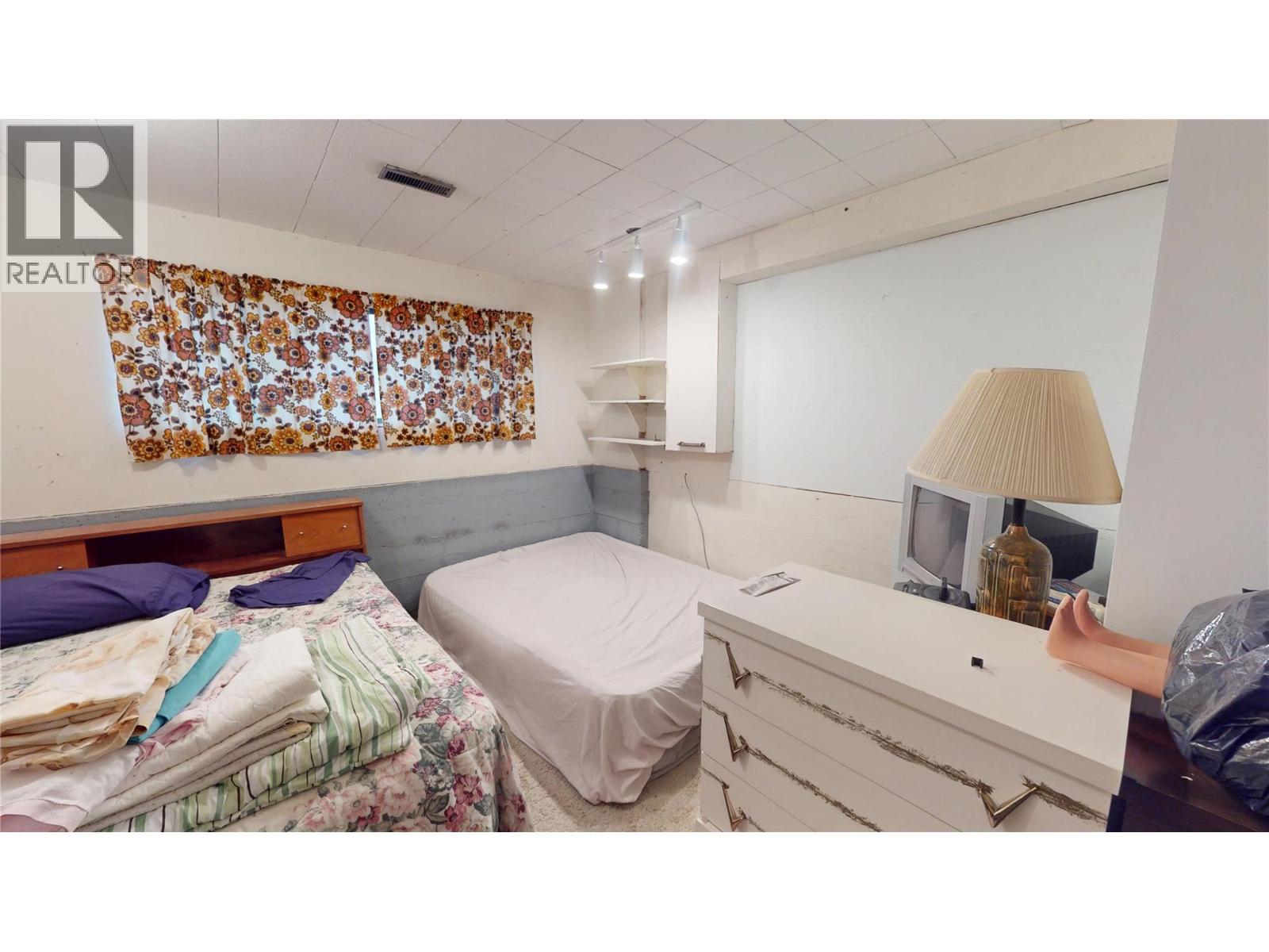 2200 Kokanee Drive N, Cranbrook