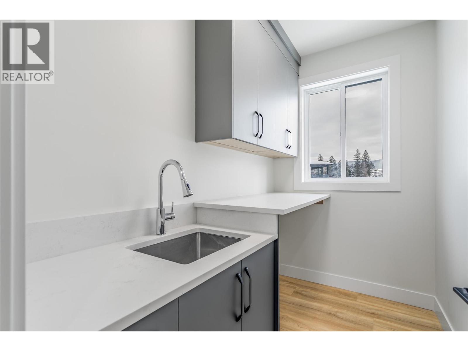  1136 Hume Avenue, Kelowna