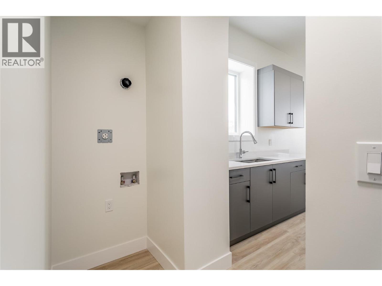 1136 Hume Avenue - 50