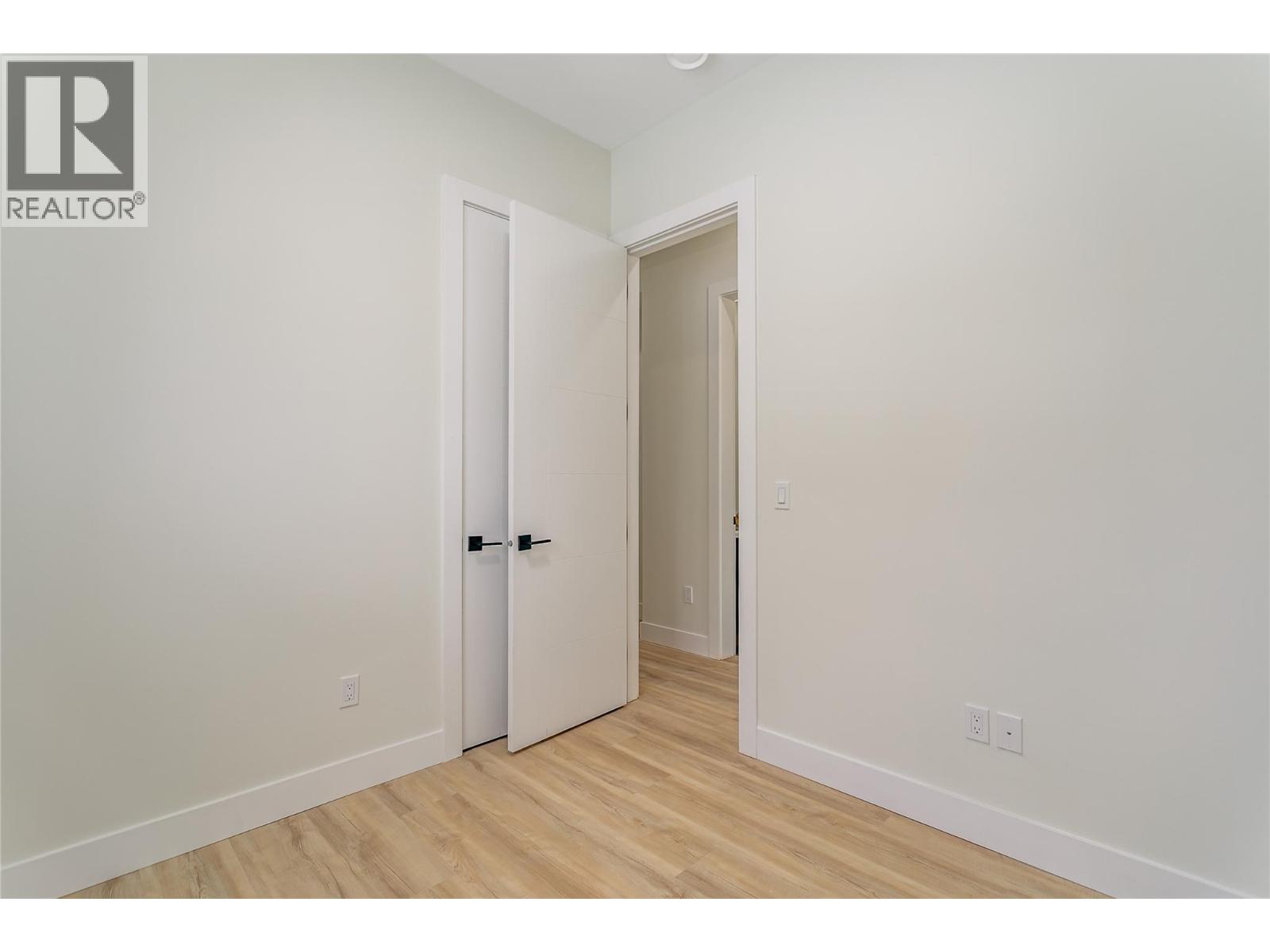 1136 Hume Avenue - 39