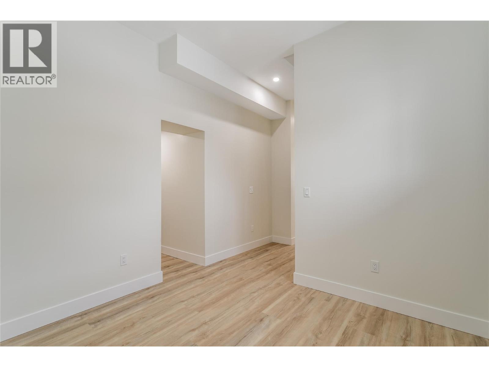  1136 Hume Avenue, Kelowna