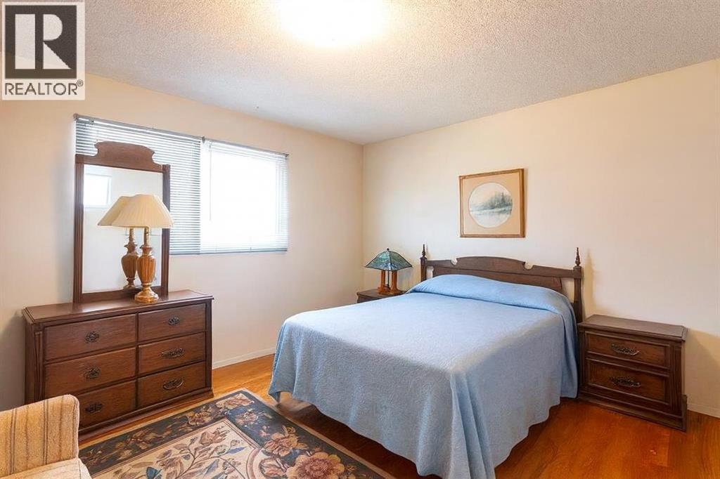 7803 Hunterslea Crescent NW, Calgary, Alberta