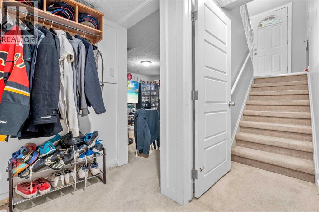 Single Family House Bi-level for Sale in  Doverview Crescent SE Dover Calgary 