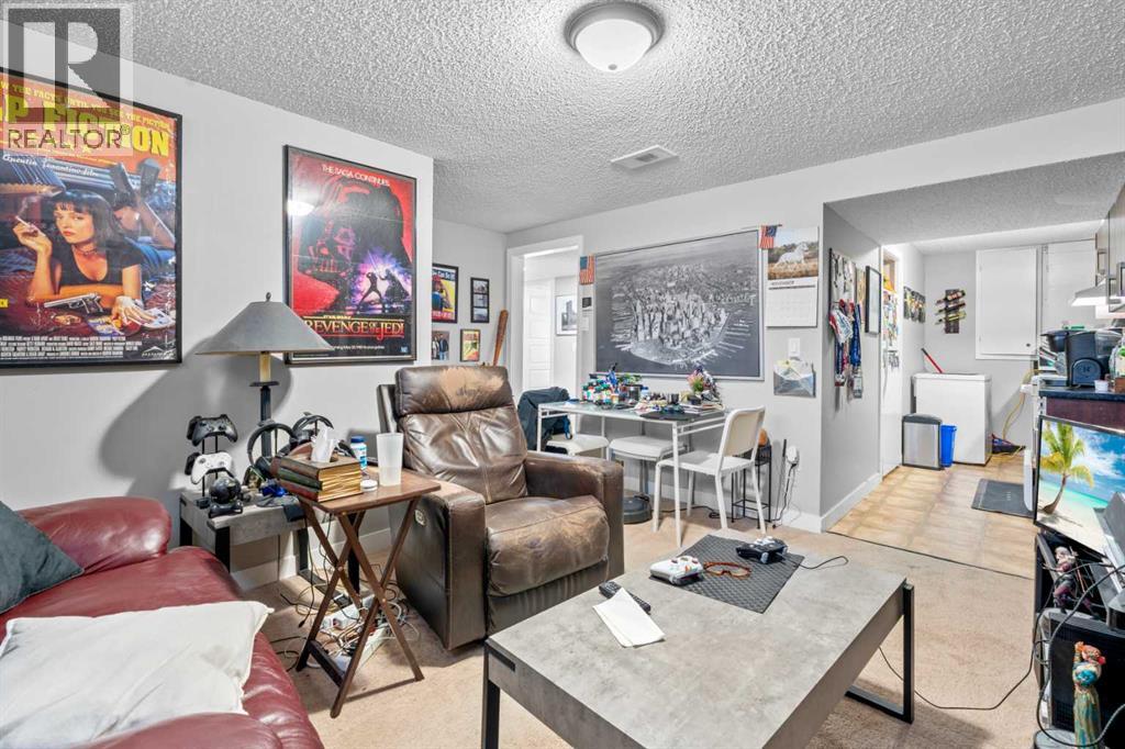 Single Family House Bi-level for Sale in  Doverview Crescent SE Dover Calgary 