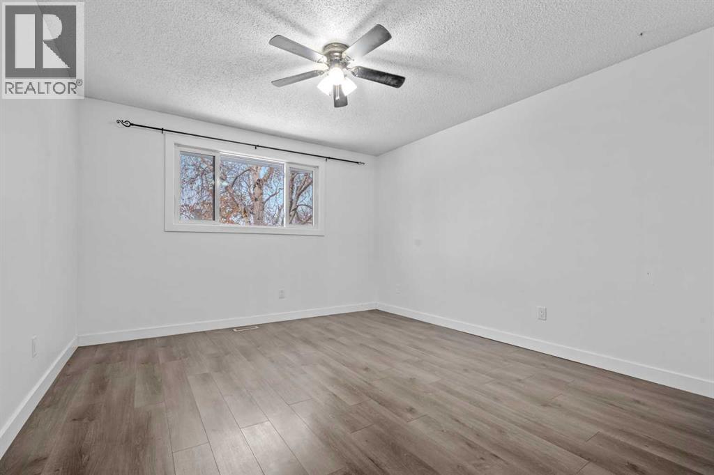 Single Family House Bi-level for Sale in  Doverview Crescent SE Dover Calgary 