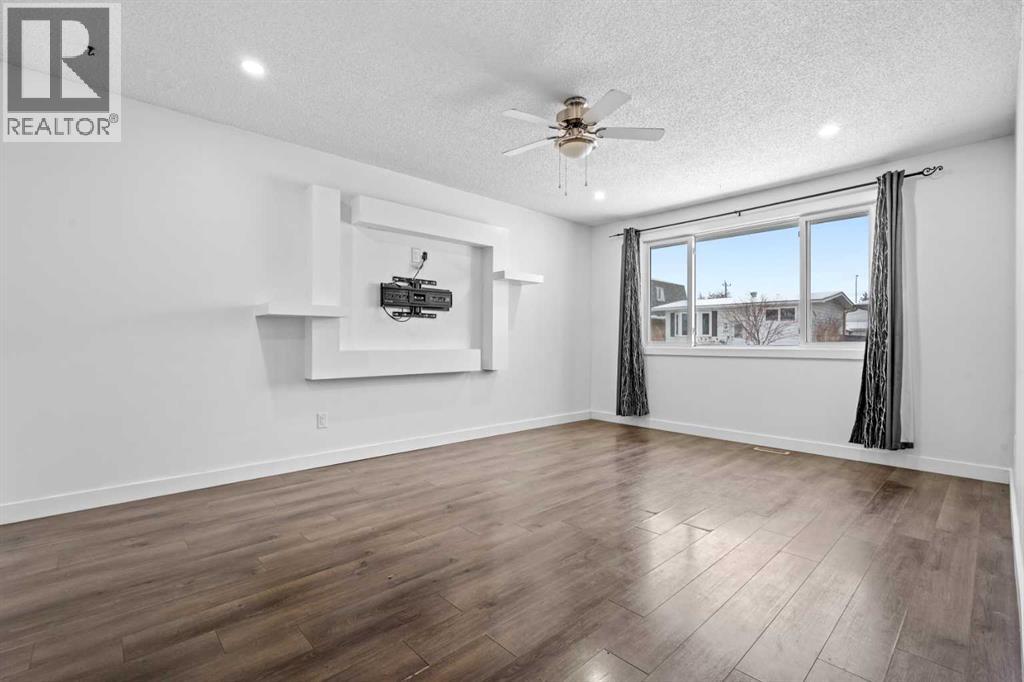 Single Family House Bi-level for Sale in  Doverview Crescent SE Dover Calgary 