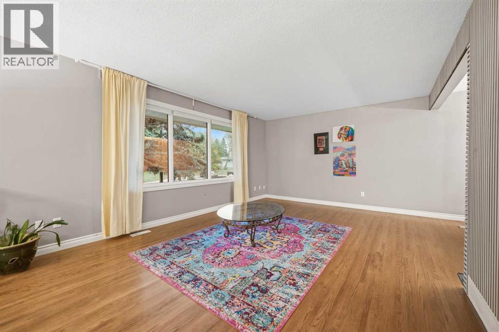 Single Family House Bi-level for Sale in  Murray Place NE Mayland Heights Calgary 