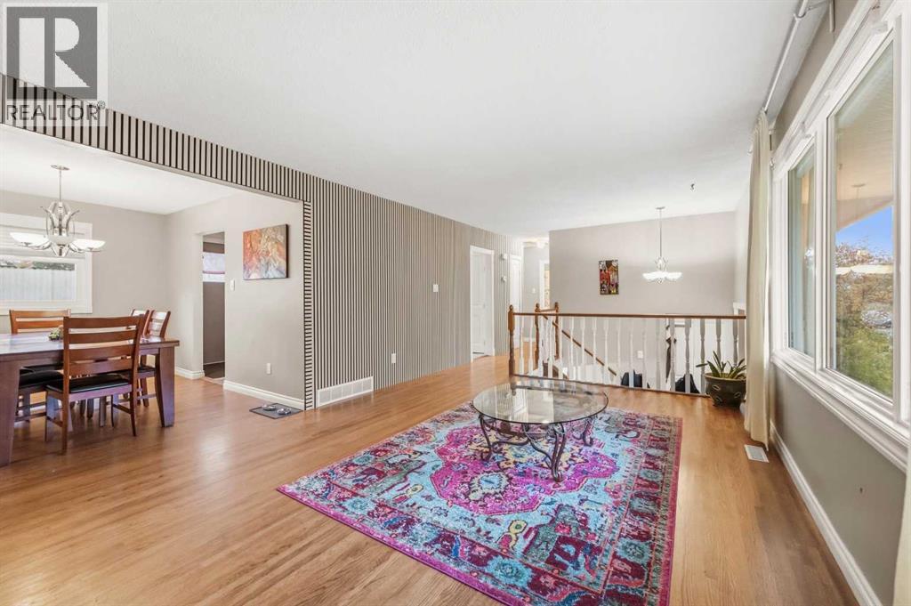 Single Family House Bi-level for Sale in  Murray Place NE Mayland Heights Calgary 