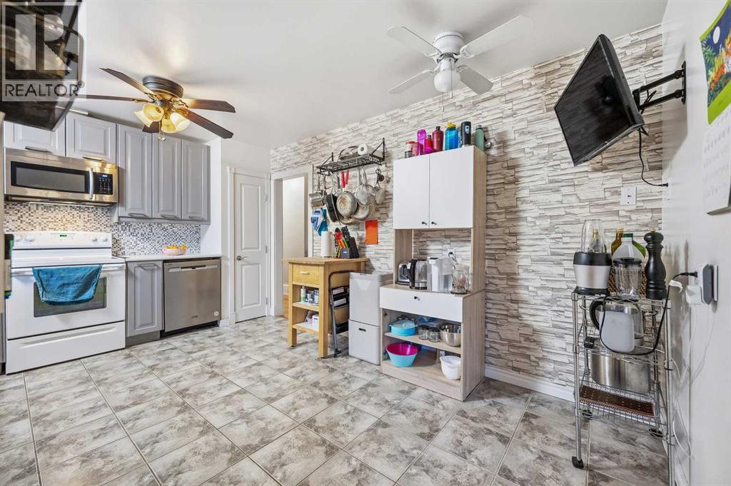 Single Family House Bi-level for Sale in  Murray Place NE Mayland Heights Calgary 