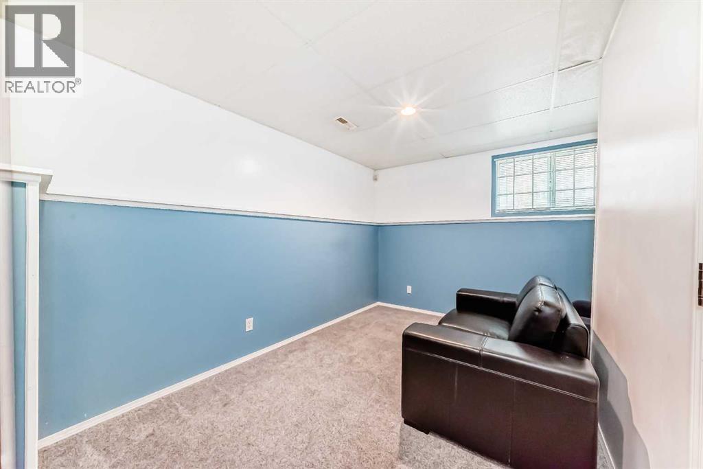 Single Family House Bi-level for Sale in  ERIN MEADOW Way SE Erin Woods Calgary 