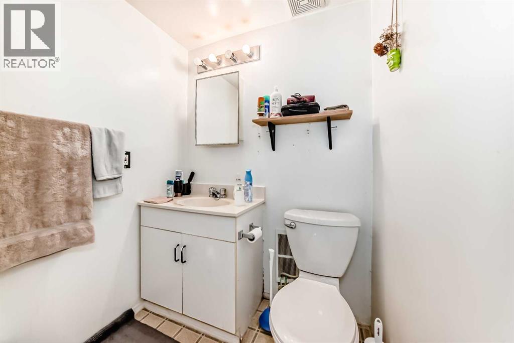 Single Family House Bi-level for Sale in  ERIN MEADOW Way SE Erin Woods Calgary 