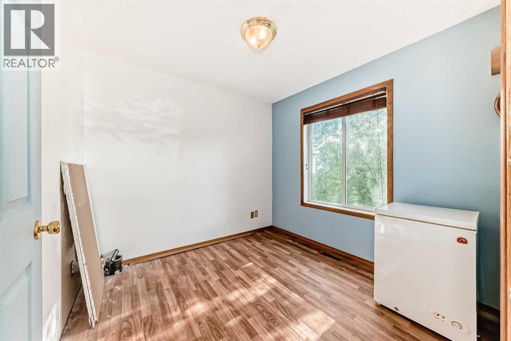 Single Family House Bi-level for Sale in  ERIN MEADOW Way SE Erin Woods Calgary 