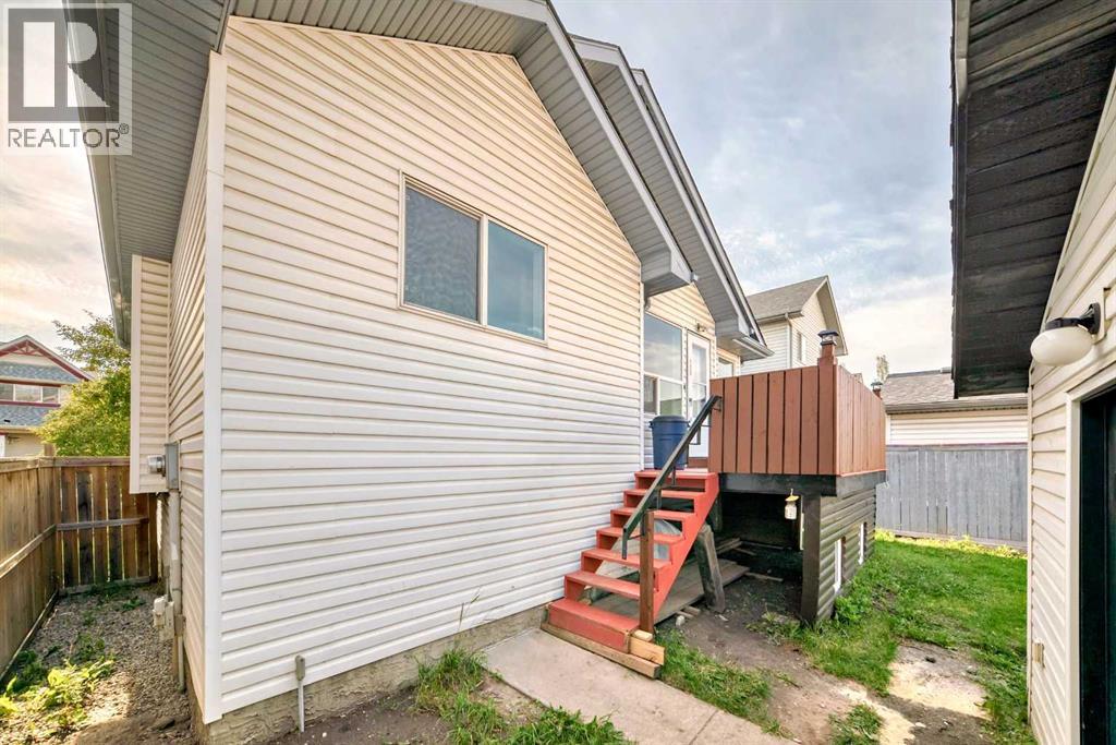 Single Family House Bi-level for Sale in  ERIN MEADOW Way SE Erin Woods Calgary 