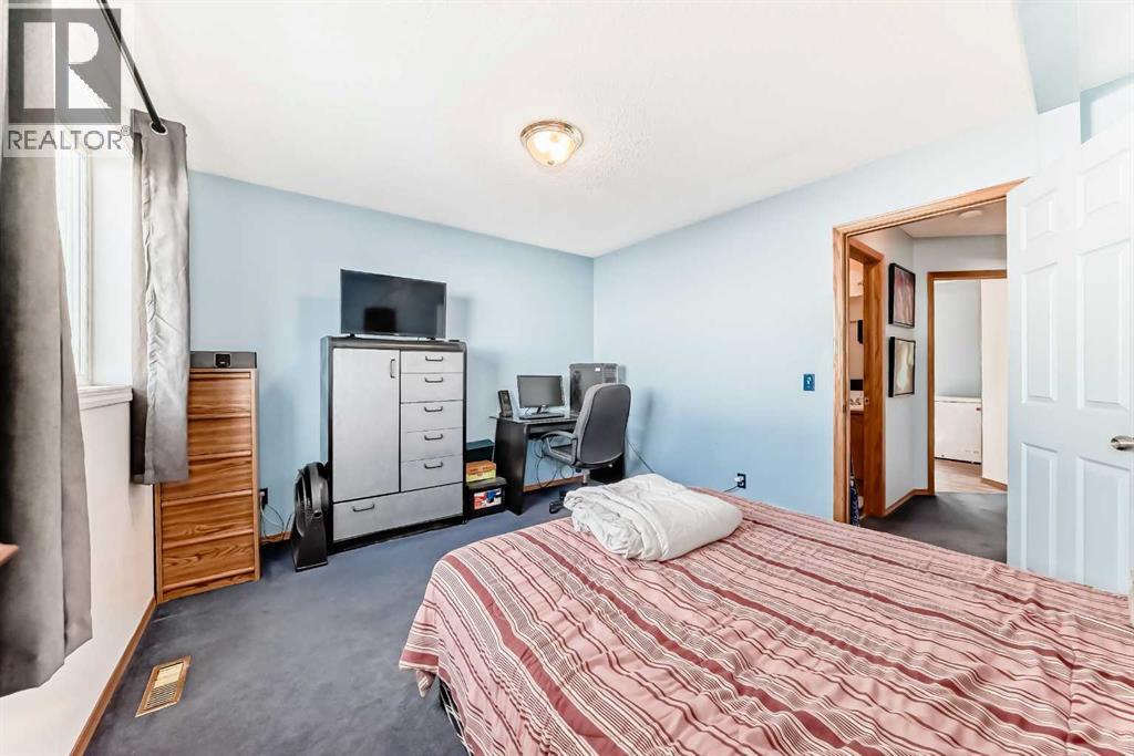 Single Family House Bi-level for Sale in  ERIN MEADOW Way SE Erin Woods Calgary 