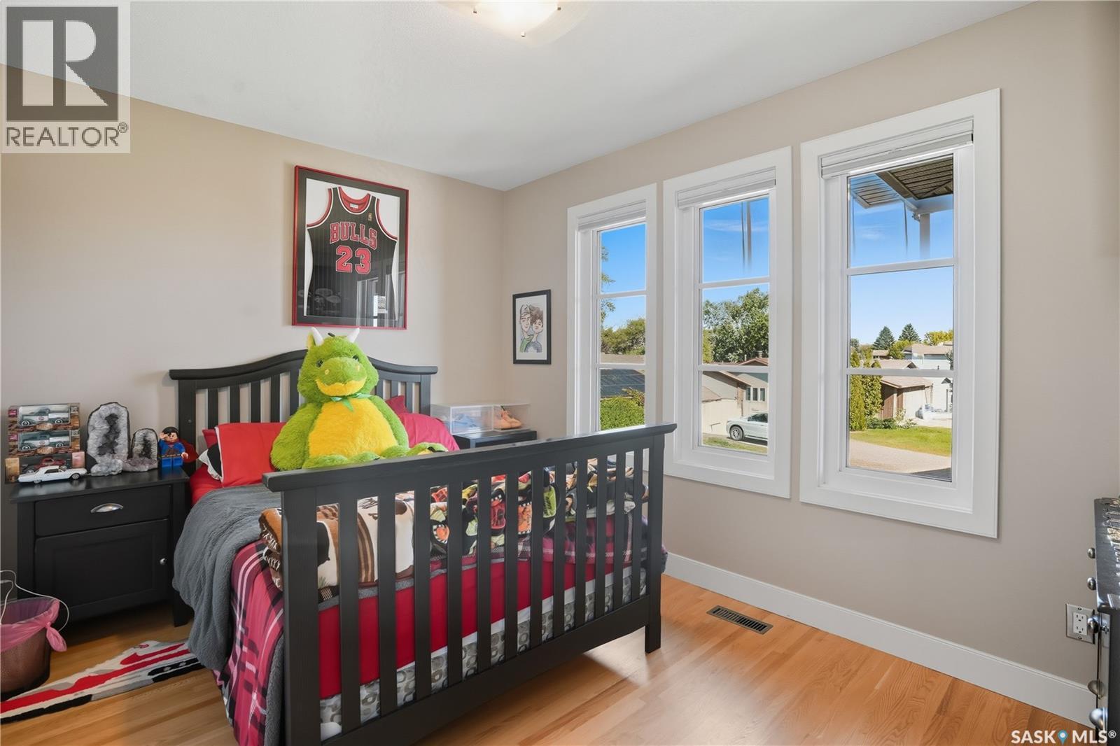 Single Family House 2 Level for Sale in  Leslie PLACE Regina 