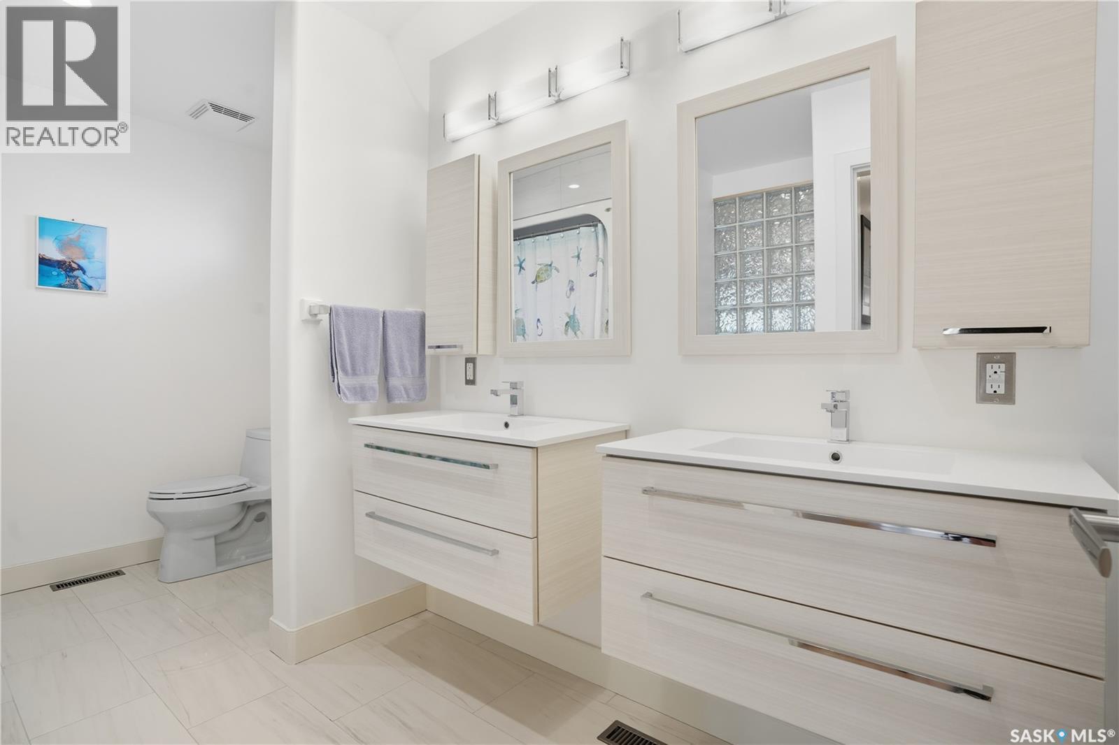 Single Family House 2 Level for Sale in  Leslie PLACE Regina 