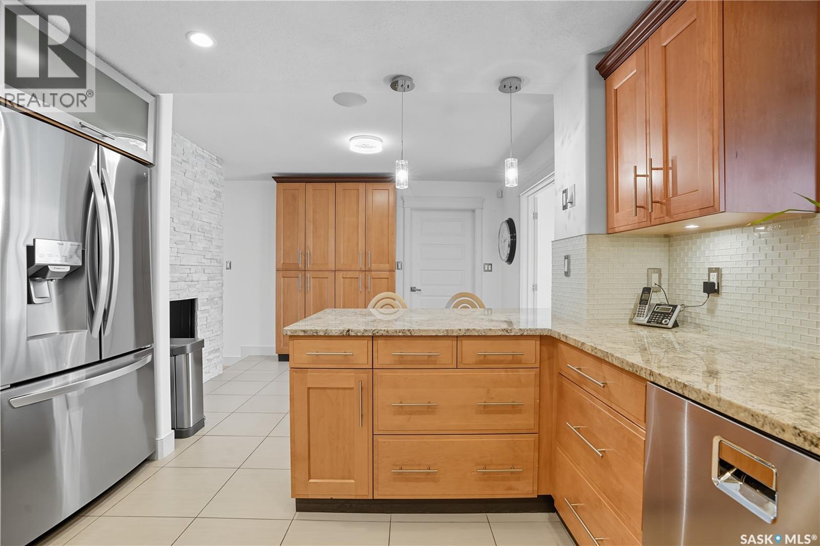 Single Family House 2 Level for Sale in  Leslie PLACE Regina 