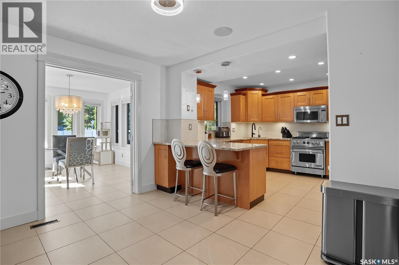 Single Family House 2 Level for Sale in  Leslie PLACE Regina 