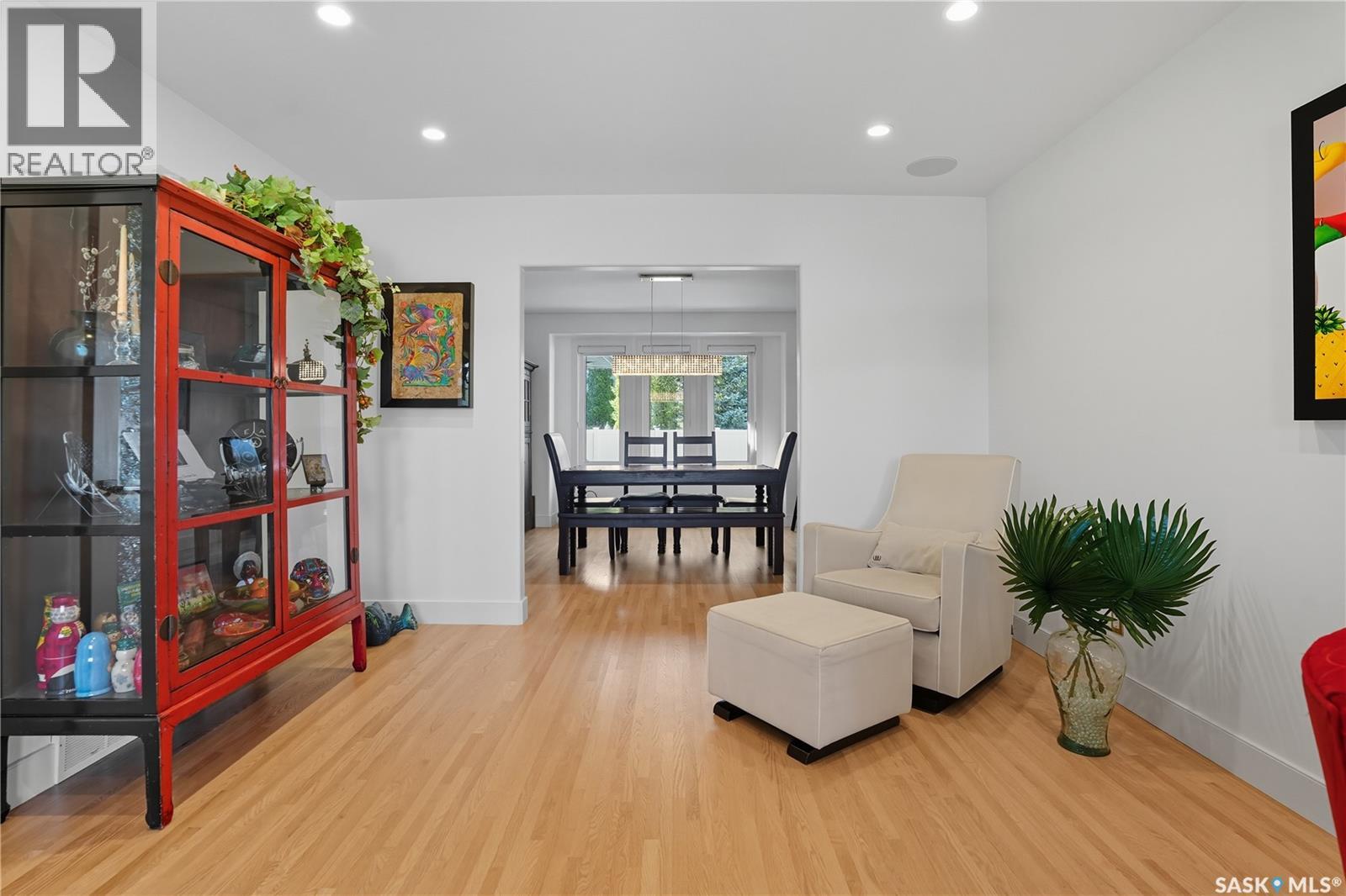 Single Family House 2 Level for Sale in  Leslie PLACE Regina 