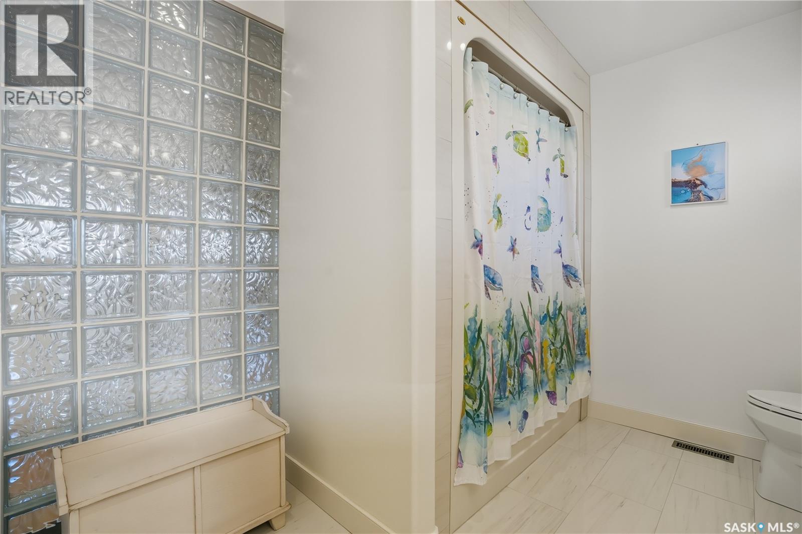 Single Family House 2 Level for Sale in  Leslie PLACE Regina 