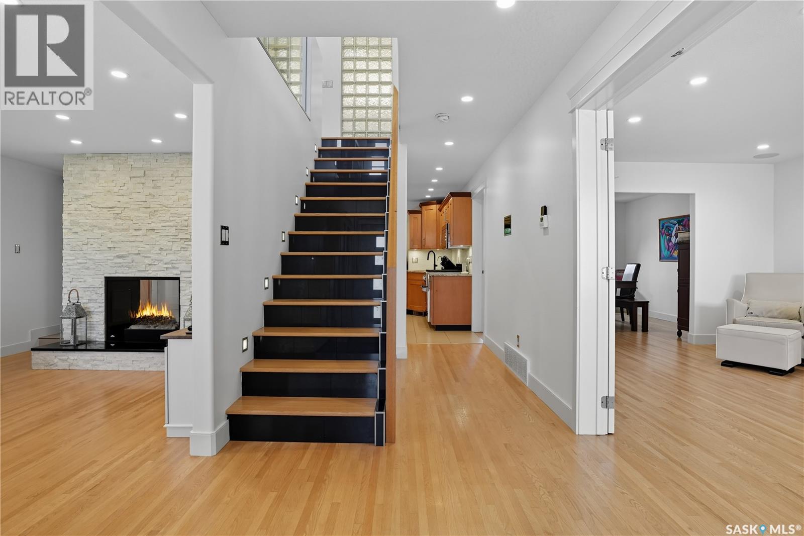 Single Family House 2 Level for Sale in  Leslie PLACE Regina 