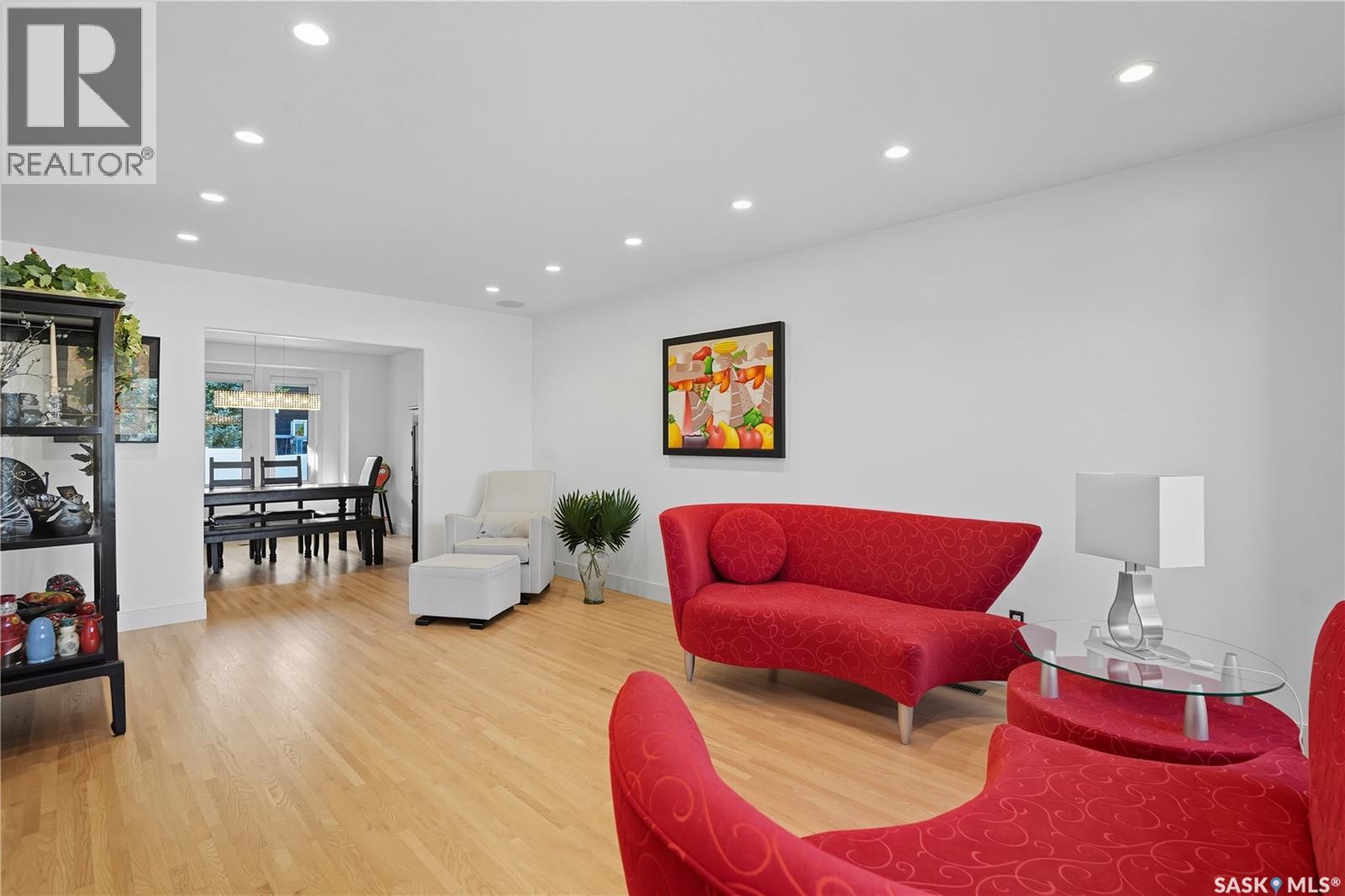 Single Family House 2 Level for Sale in  Leslie PLACE Regina 